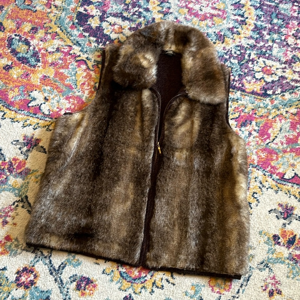 Beautiful LIKE NEW faux fur vest size 2X fur collar zipper works